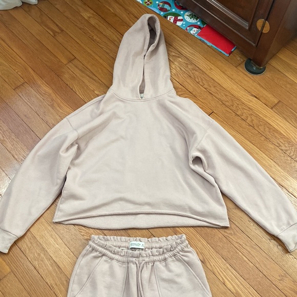 SOLD. Abercrombie Set - Picture 3 of 5